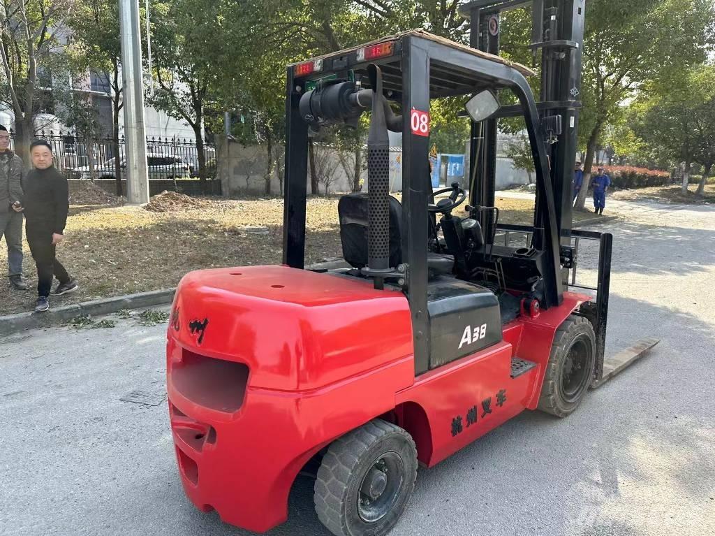 Hangcha A38 Дизельні навантажувачі