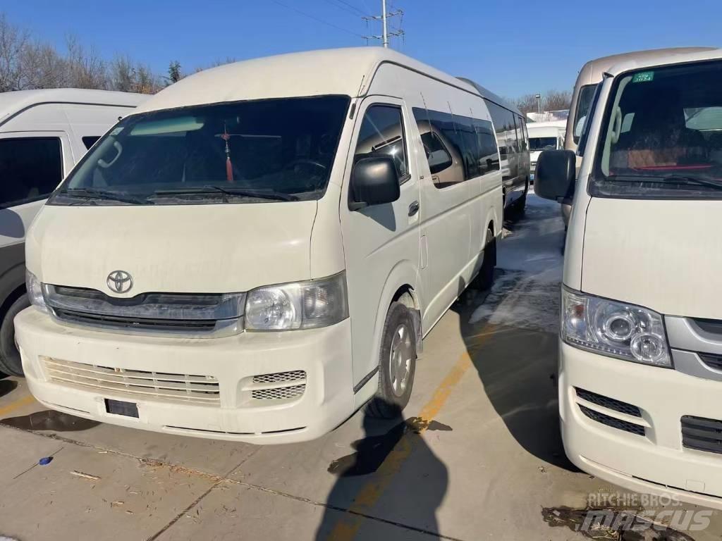 Toyota Hiace Міжміські автобуси