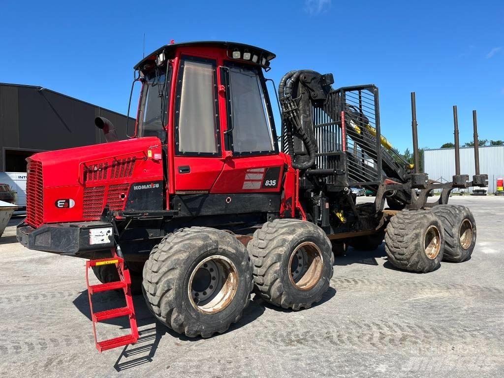 Komatsu 835 Форвардери