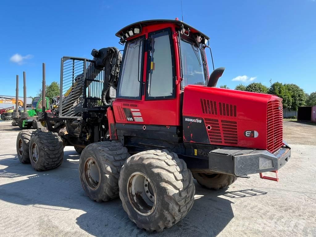 Komatsu 835 Форвардери