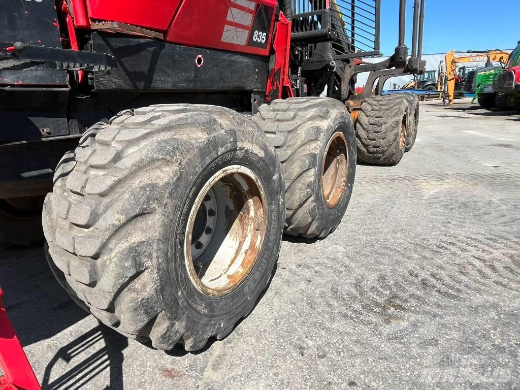 Komatsu 835 Форвардери