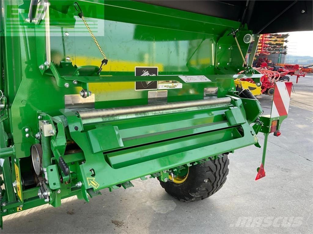 John Deere V451 M Тюкові прес-підбирачі