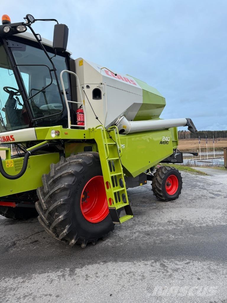 CLAAS Avero 240 Зернозбиральні комбайни