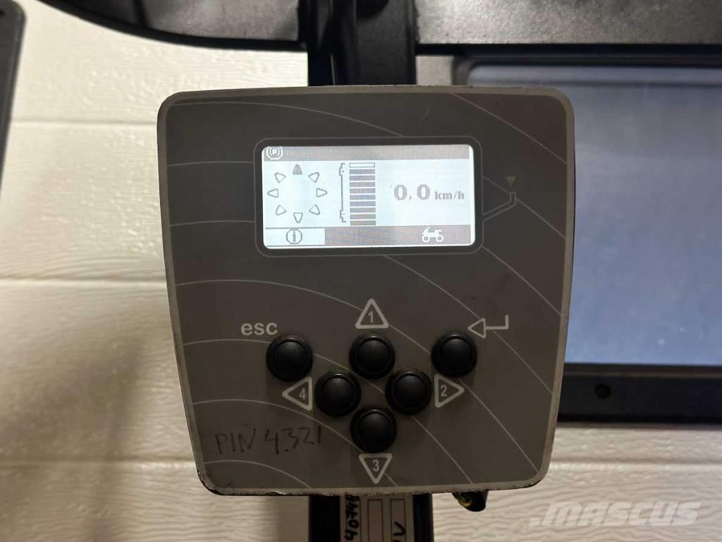 Rocla SST 16 AC Самохідні електроштабелери