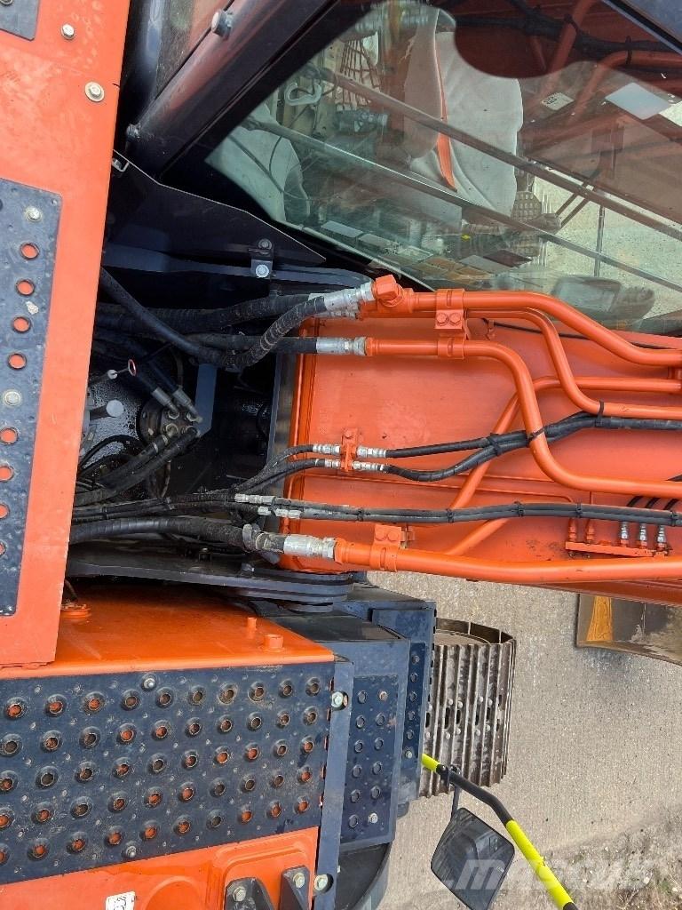 Hitachi zx210-6 Гусеничні екскаватори