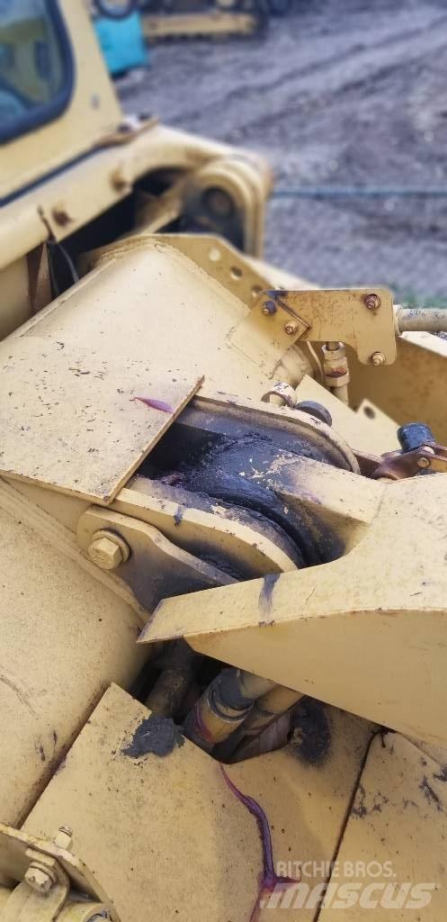 CAT 953 Гусеничні вантажники