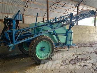 Berthoud Major 3200 Причіпні обприскувачі