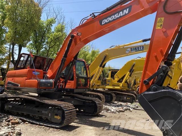 Doosan DX 225 LC Гусеничні екскаватори
