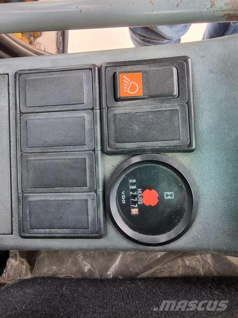 Volvo EC 210 B Гусеничні екскаватори