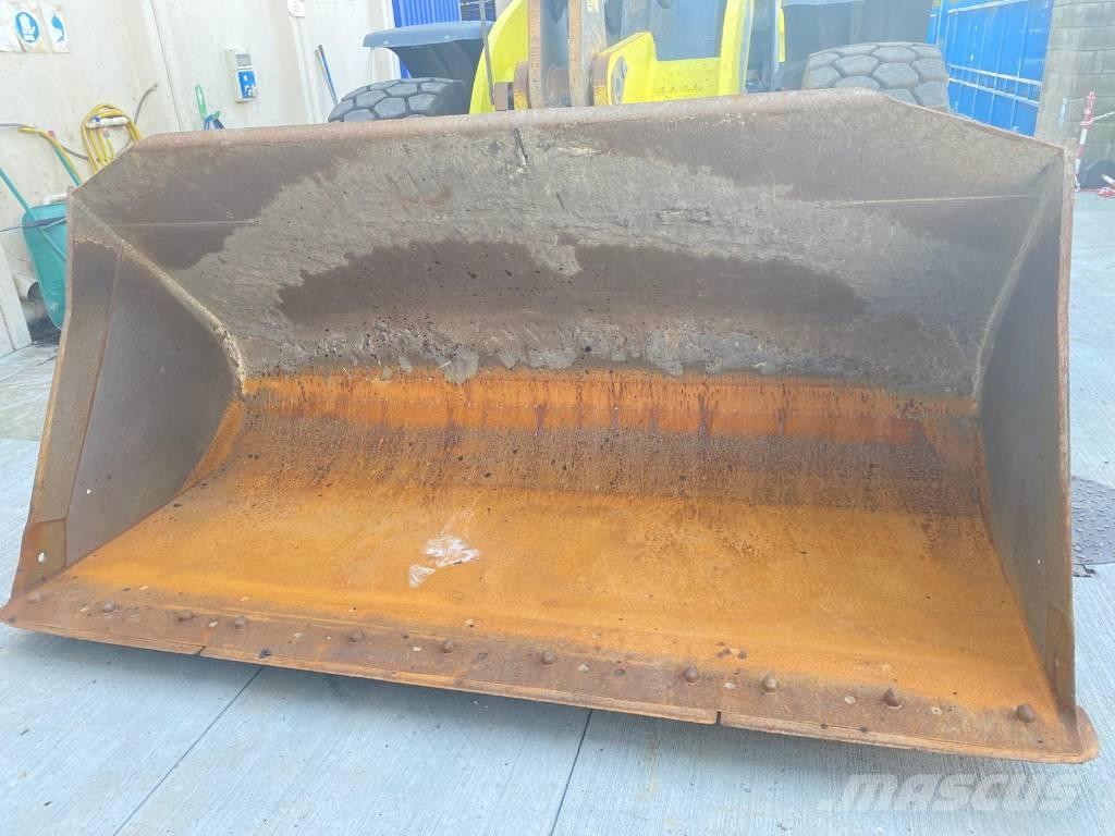 CASE 821G Фронтальні навантажувачі