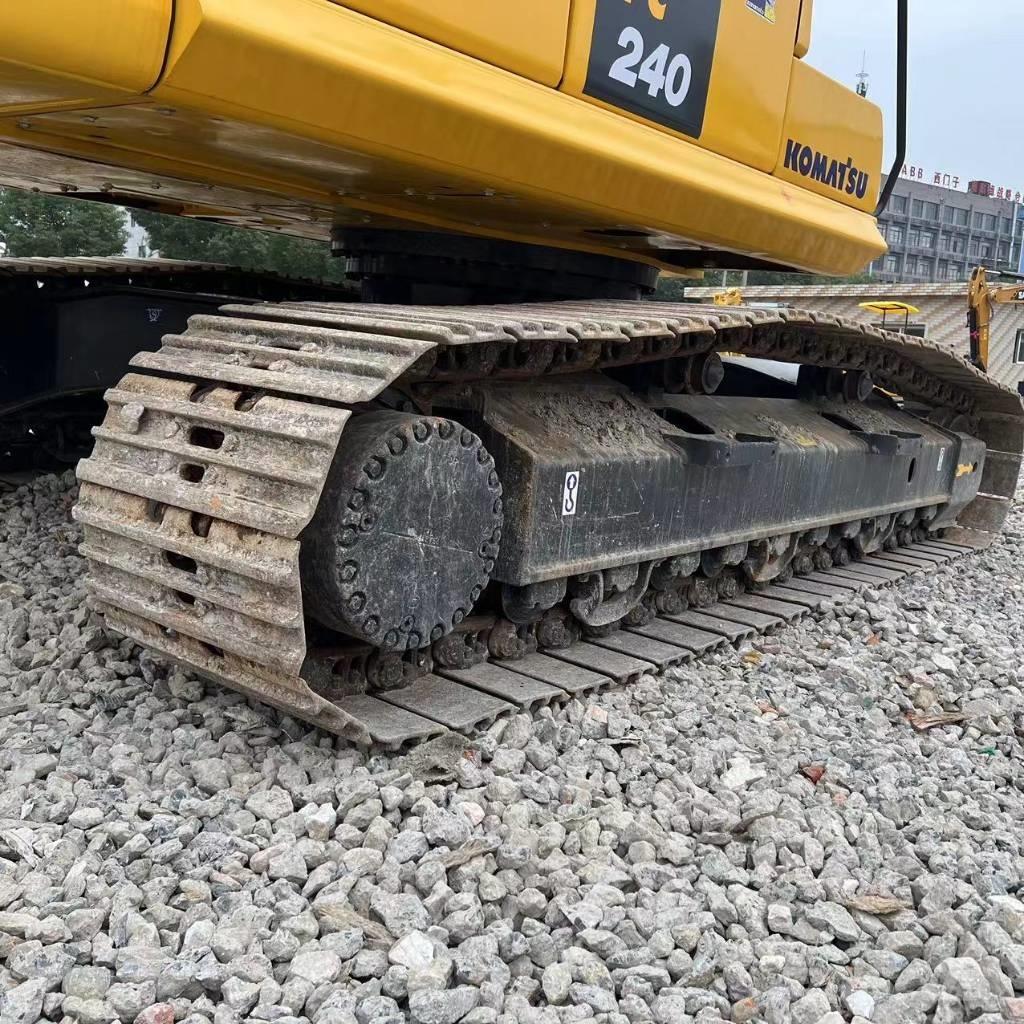 Komatsu PC 240 Гусеничні екскаватори