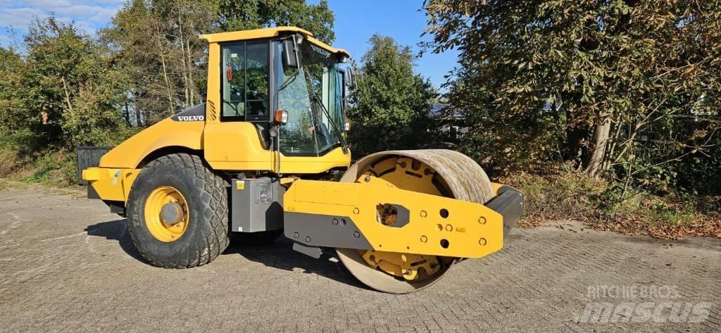Volvo SD 135 B Грунтові котки