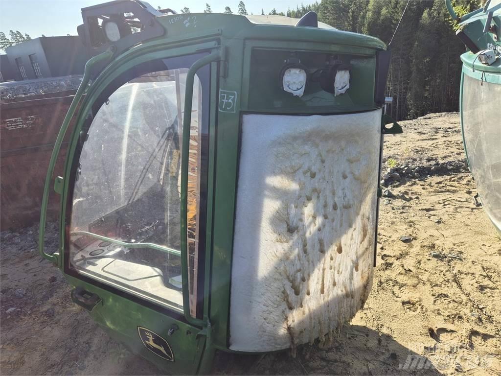 John Deere 1270G Кабіна