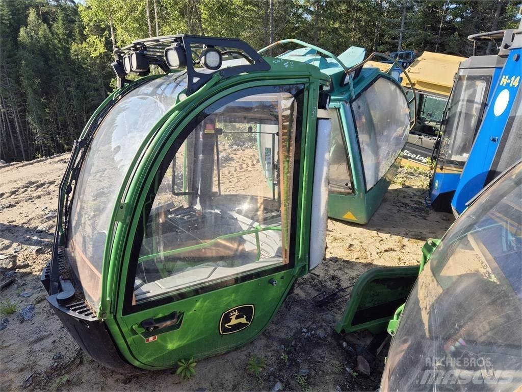 John Deere 1270G Кабіна