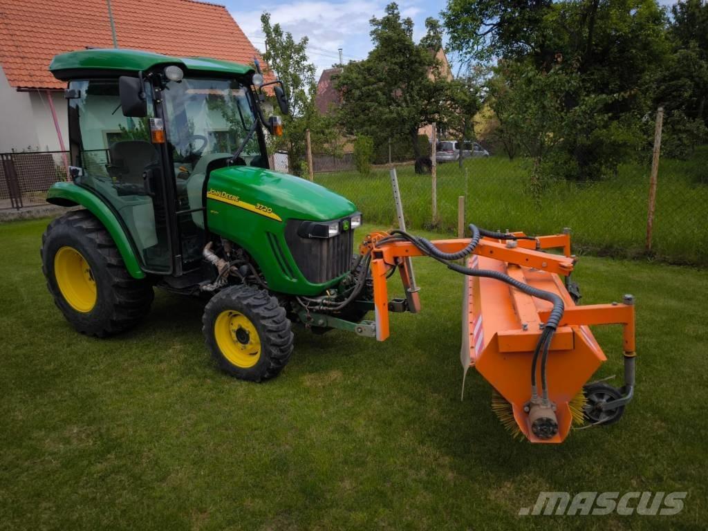 John Deere 3720 Трактори