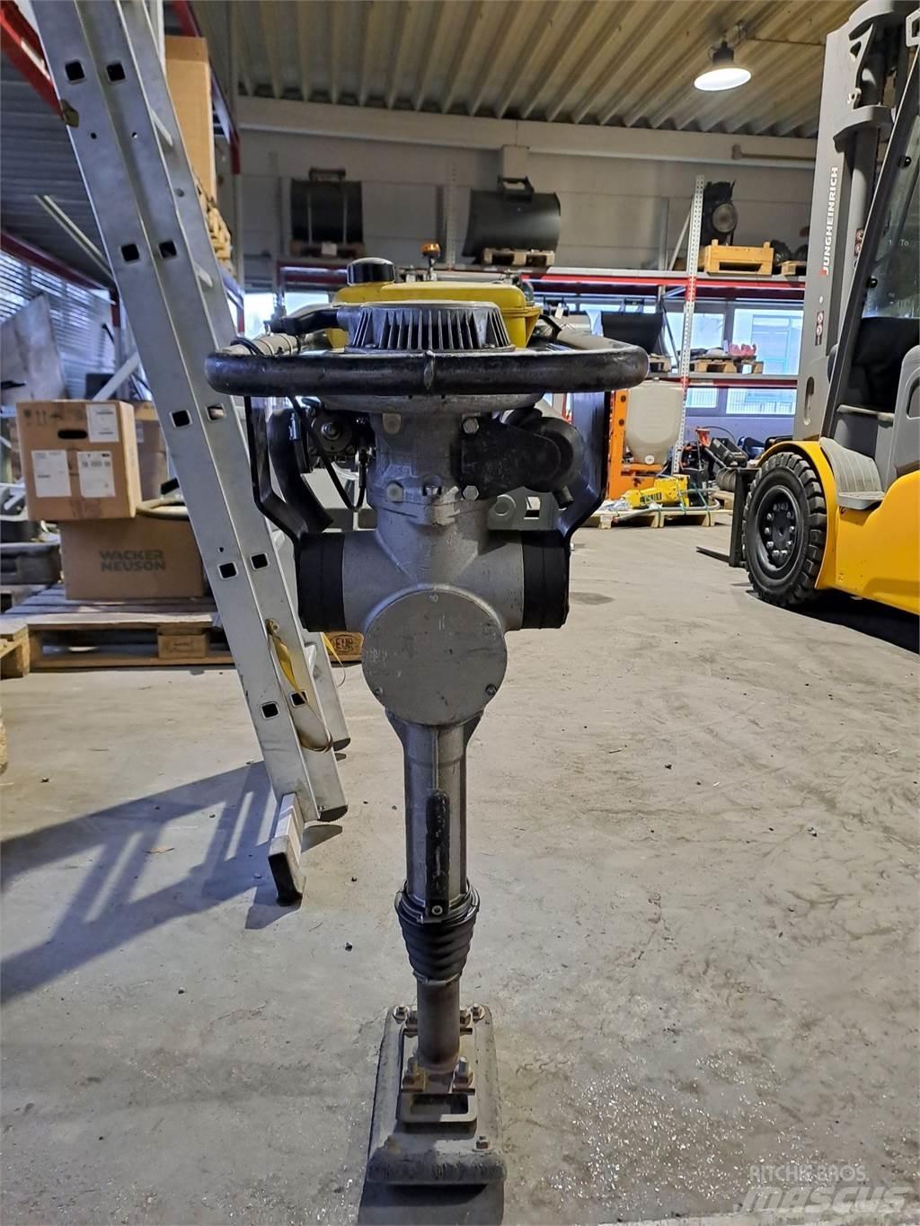 Wacker Neuson BS30 Трамбувальники