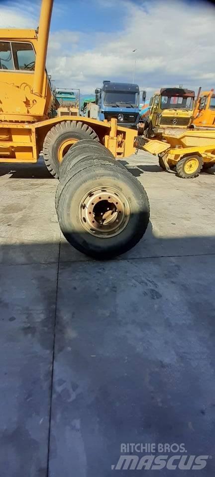Bridgestone 13R22.5 Шини