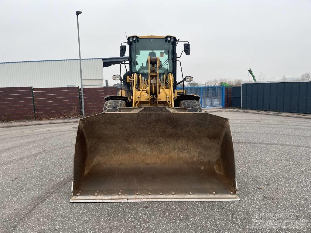 CAT 930M Фронтальні навантажувачі