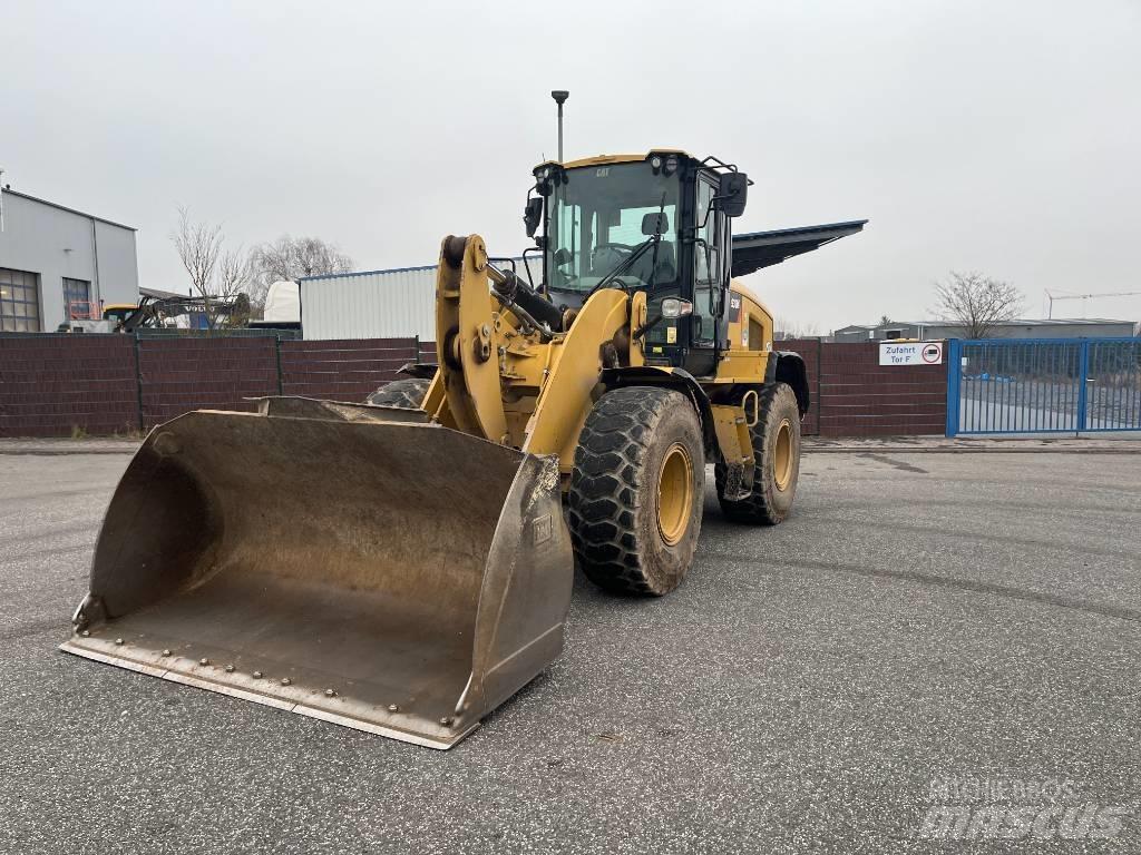 CAT 930M Фронтальні навантажувачі