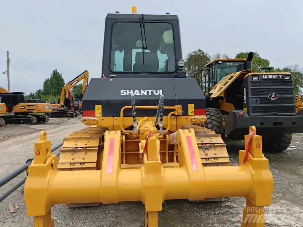 Shantui D16 Гусеничні бульдозери