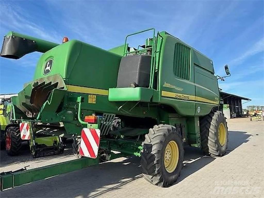 John Deere W550 Зернозбиральні комбайни
