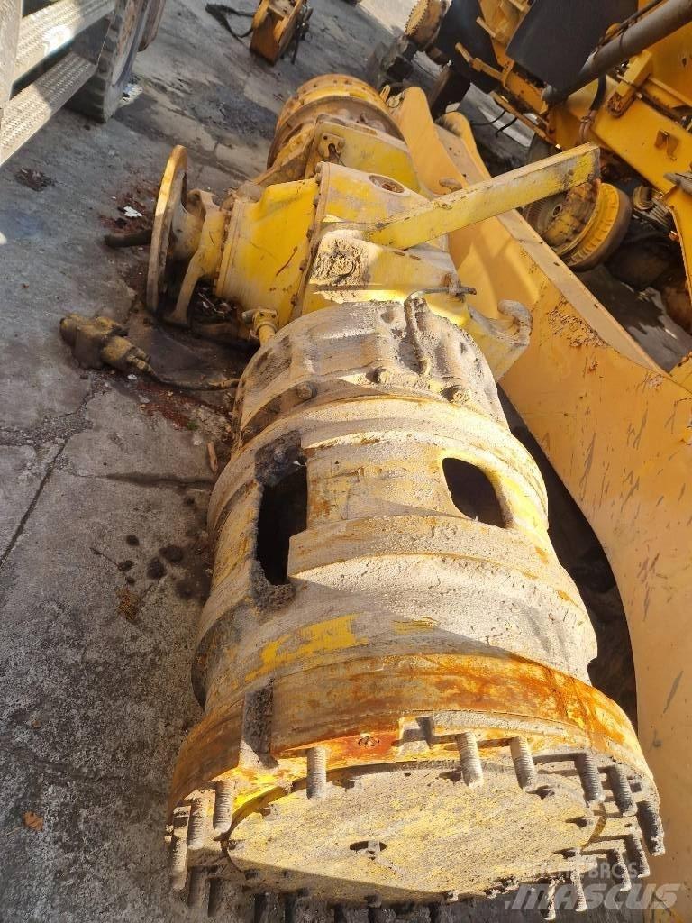 Komatsu KWA 055HD-4 Осі