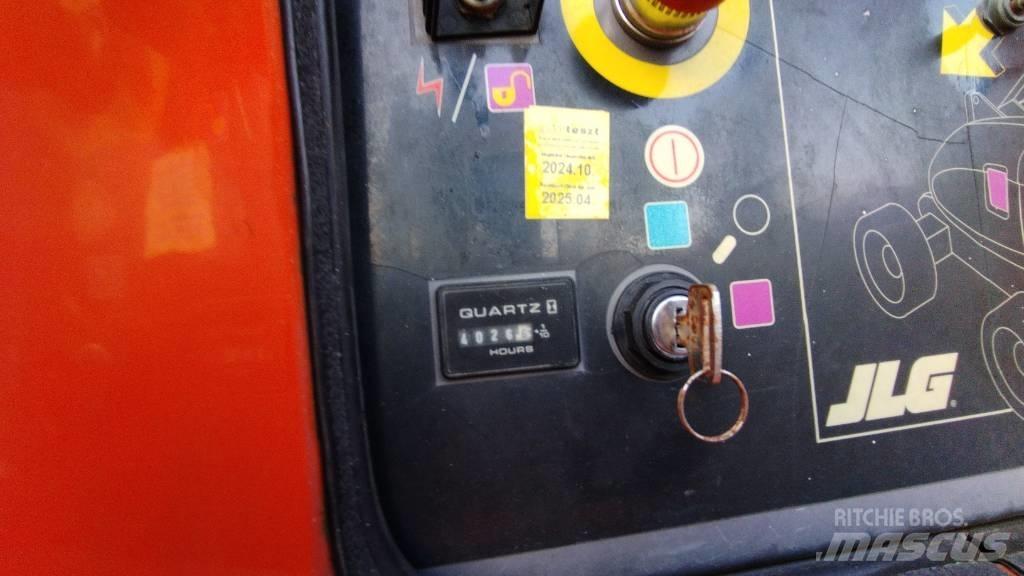 JLG 800 AJ Колінчаті підйомники