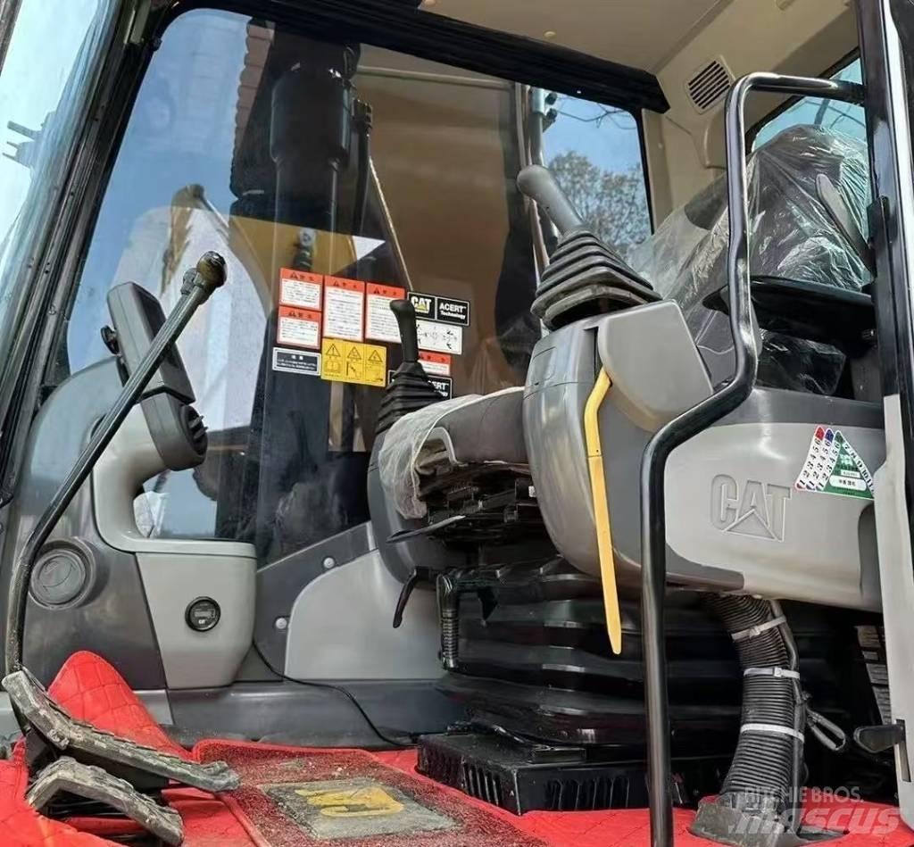 CAT 320 D Гусеничні екскаватори