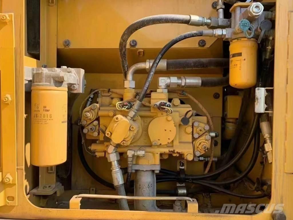 CAT CAT318D Гусеничні екскаватори