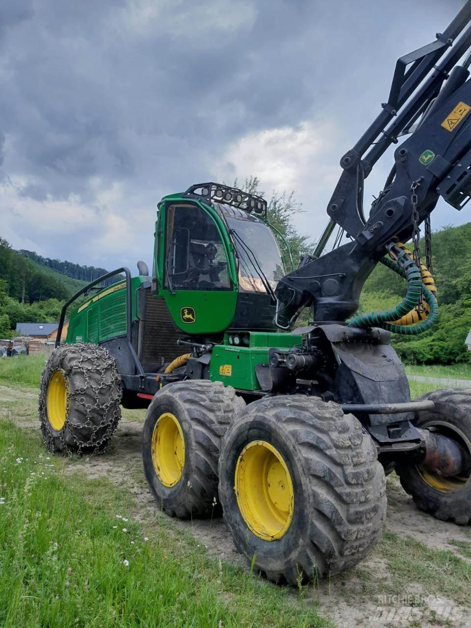 John Deere 1270 G Харвестери