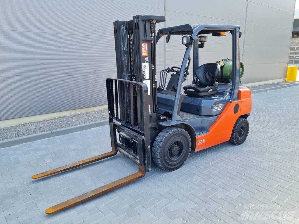 Toyota 02-8 FG F 25 Газові навантажувачі