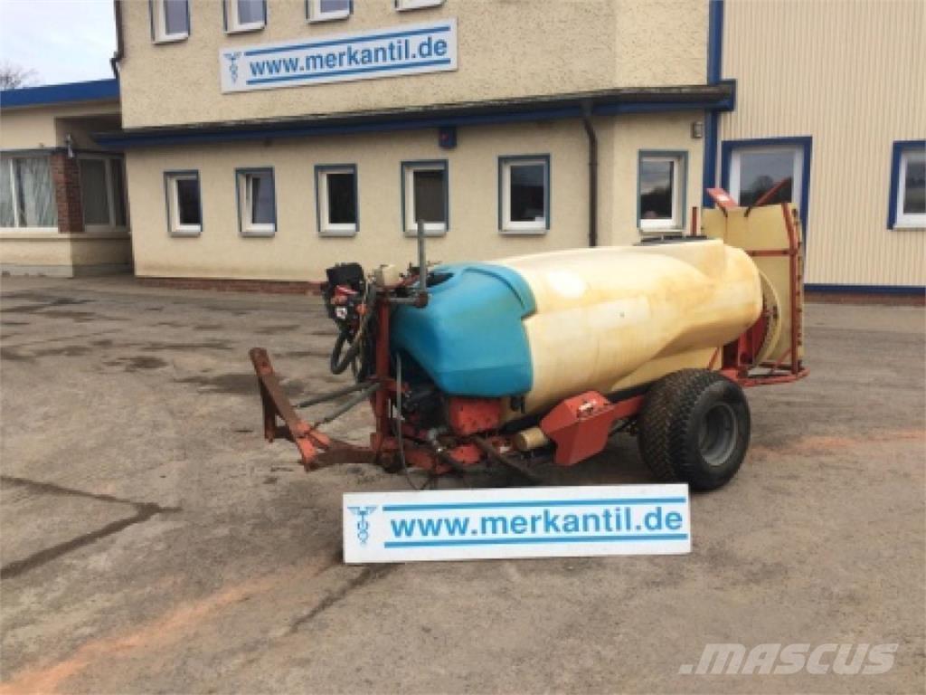 Holder NI 1000 Причіпні обприскувачі