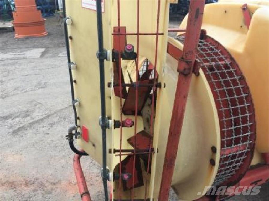 Holder NI 1000 Причіпні обприскувачі