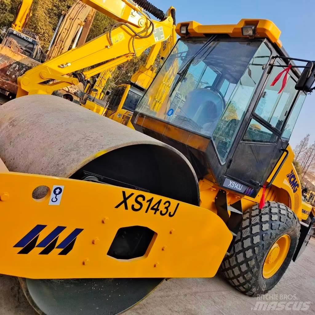 XCMG XS 142 J Грунтові котки