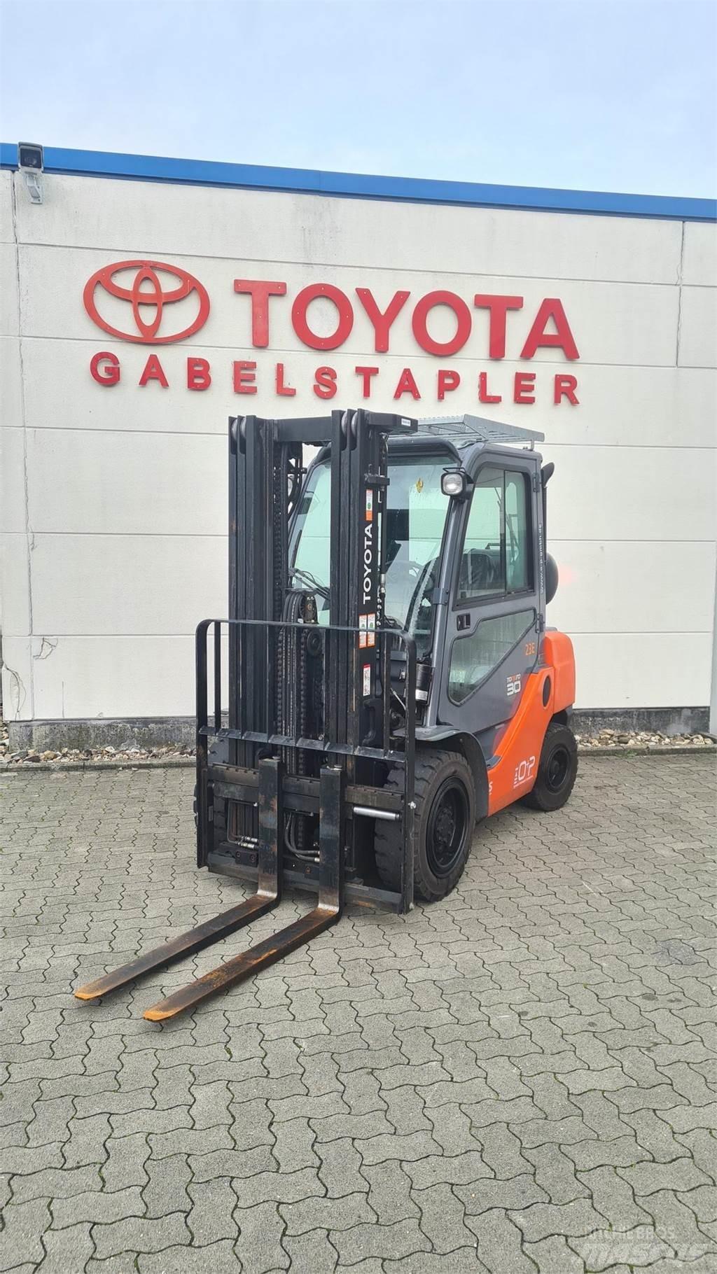 Toyota 02-8FGF30 Газові навантажувачі