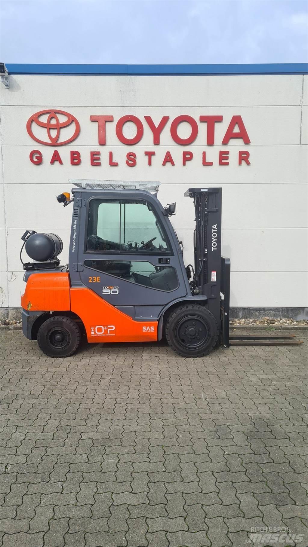 Toyota 02-8FGF30 Газові навантажувачі