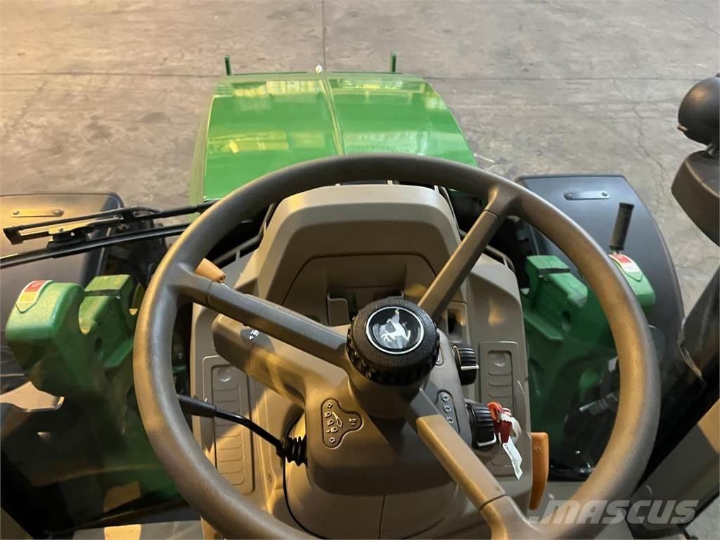John Deere 6100M Трактори