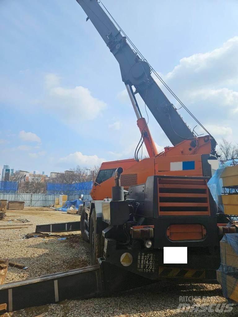 Komatsu LW 250 автокрани всюдиходи