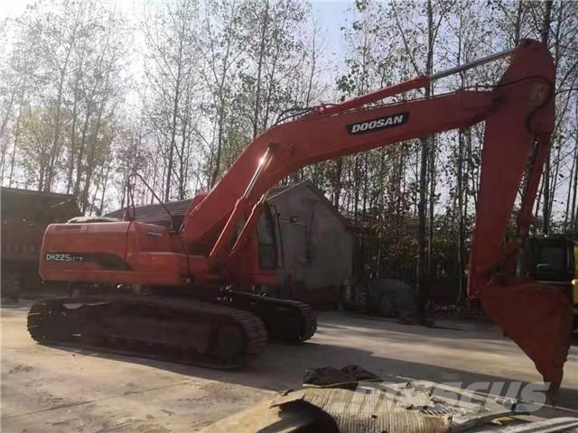 Doosan DH225LC-7 Гусеничні екскаватори