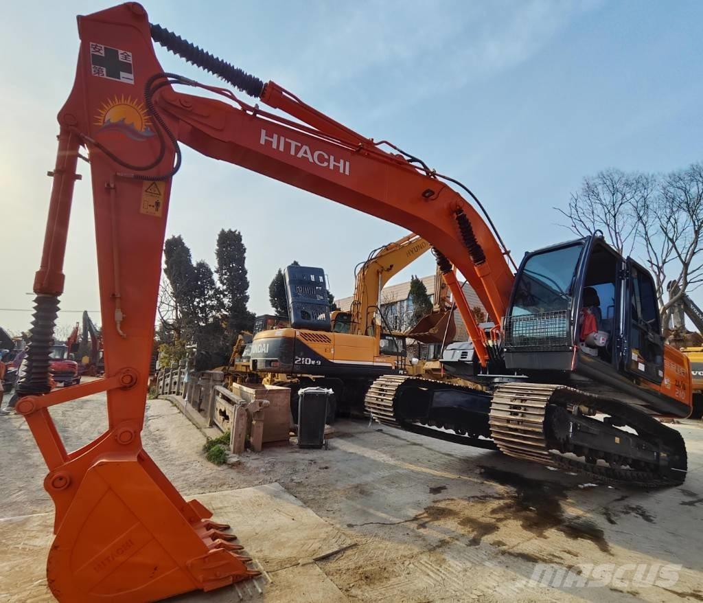 Hitachi ZX 210 Гусеничні екскаватори