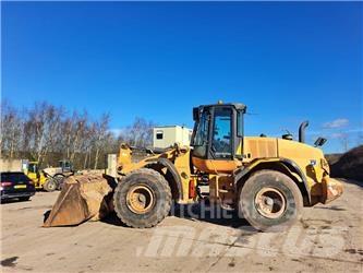 CASE 821 F Фронтальні навантажувачі