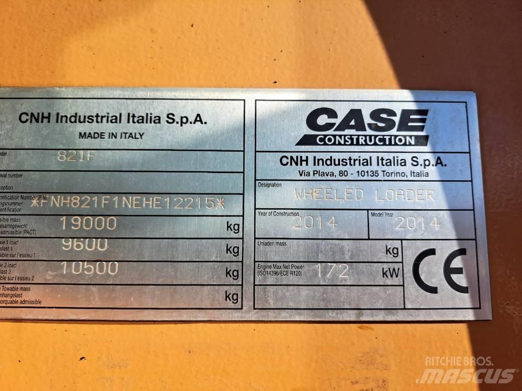 CASE 821 F Фронтальні навантажувачі