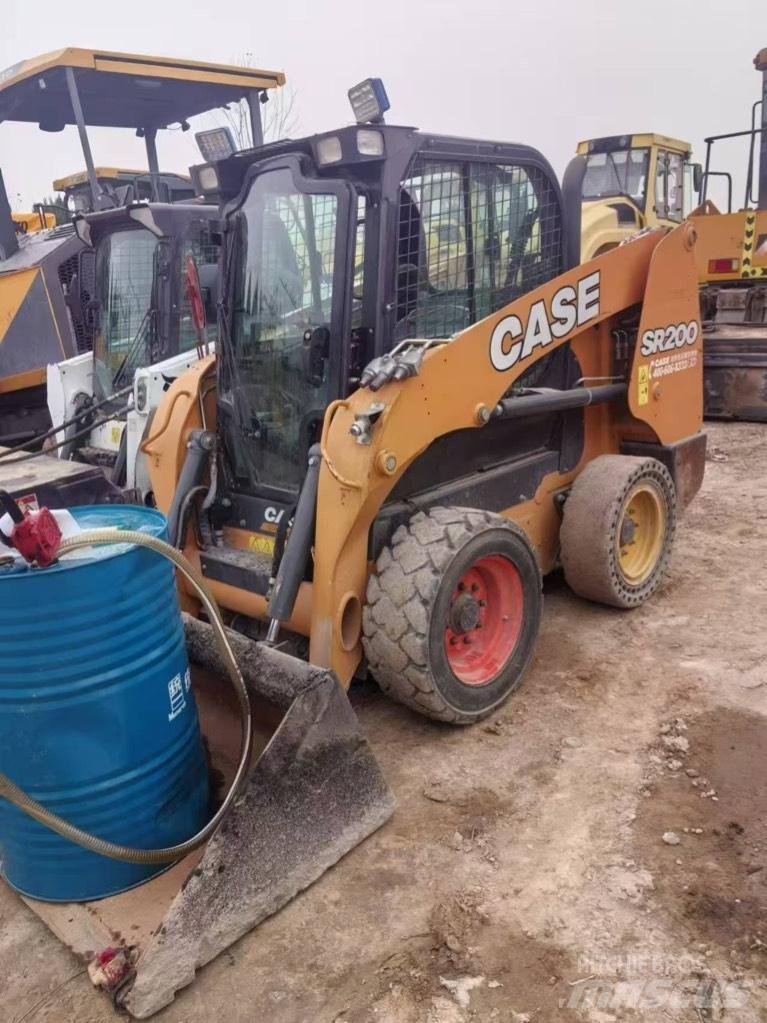 CASE SR 200 Міні-навантажувачі