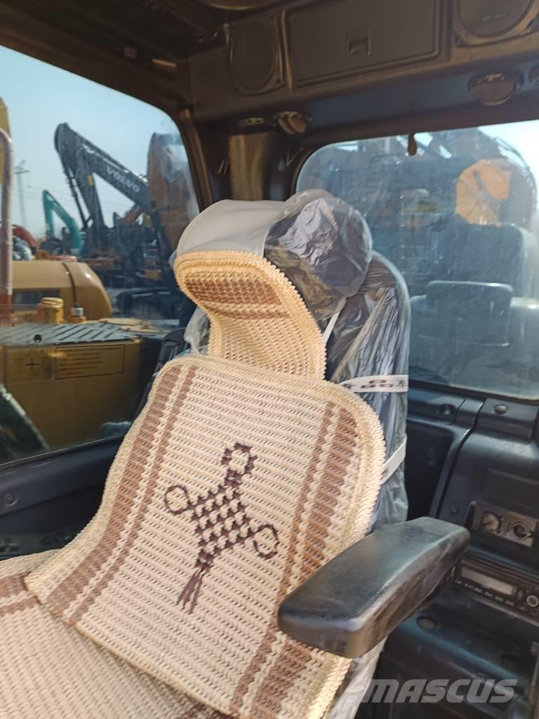 Volvo EC 210 Гусеничні екскаватори