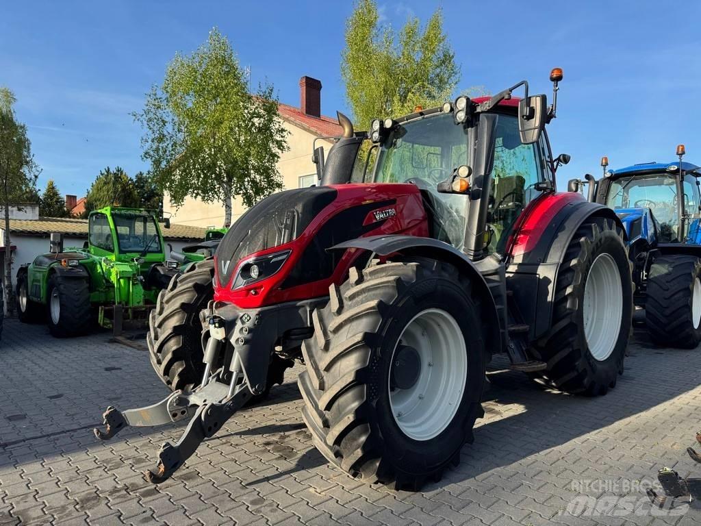Valtra T234 VERSU Трактори