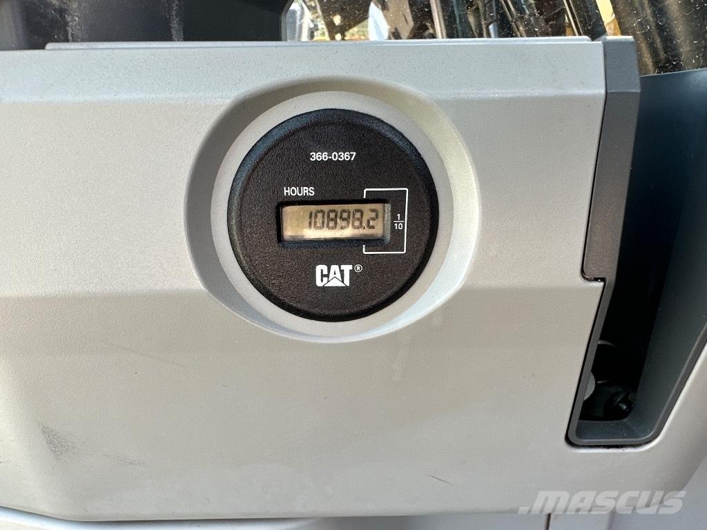 CAT 320FL Гусеничні екскаватори