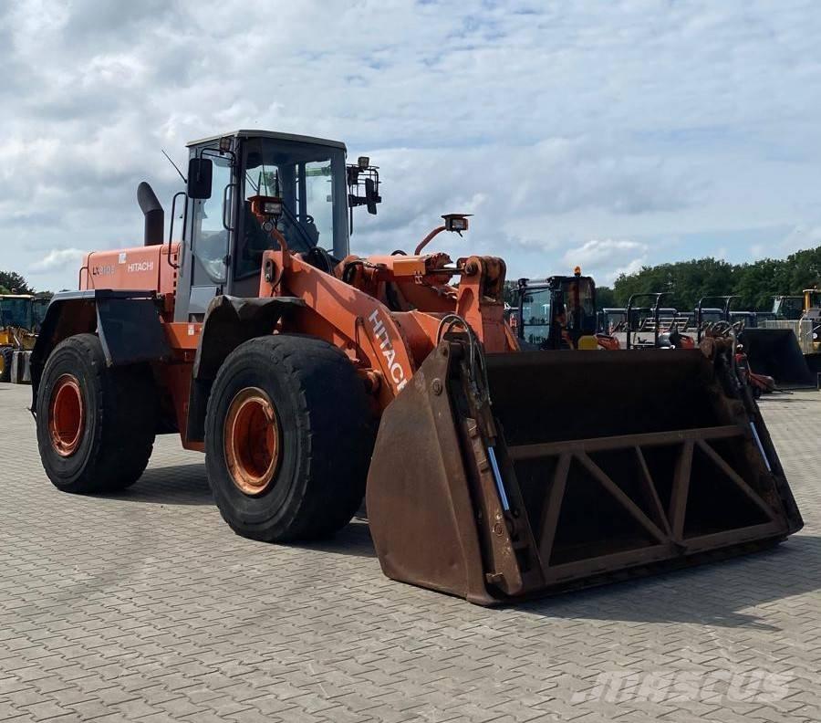 Hitachi LX 210 E Фронтальні навантажувачі