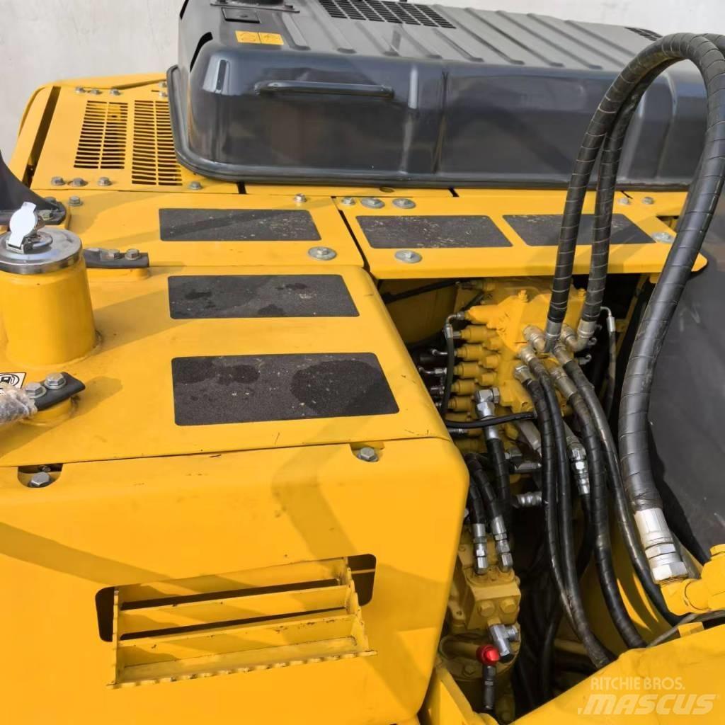 Komatsu PC 130-7 Гусеничні екскаватори