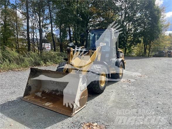 CAT 906M Фронтальні навантажувачі
