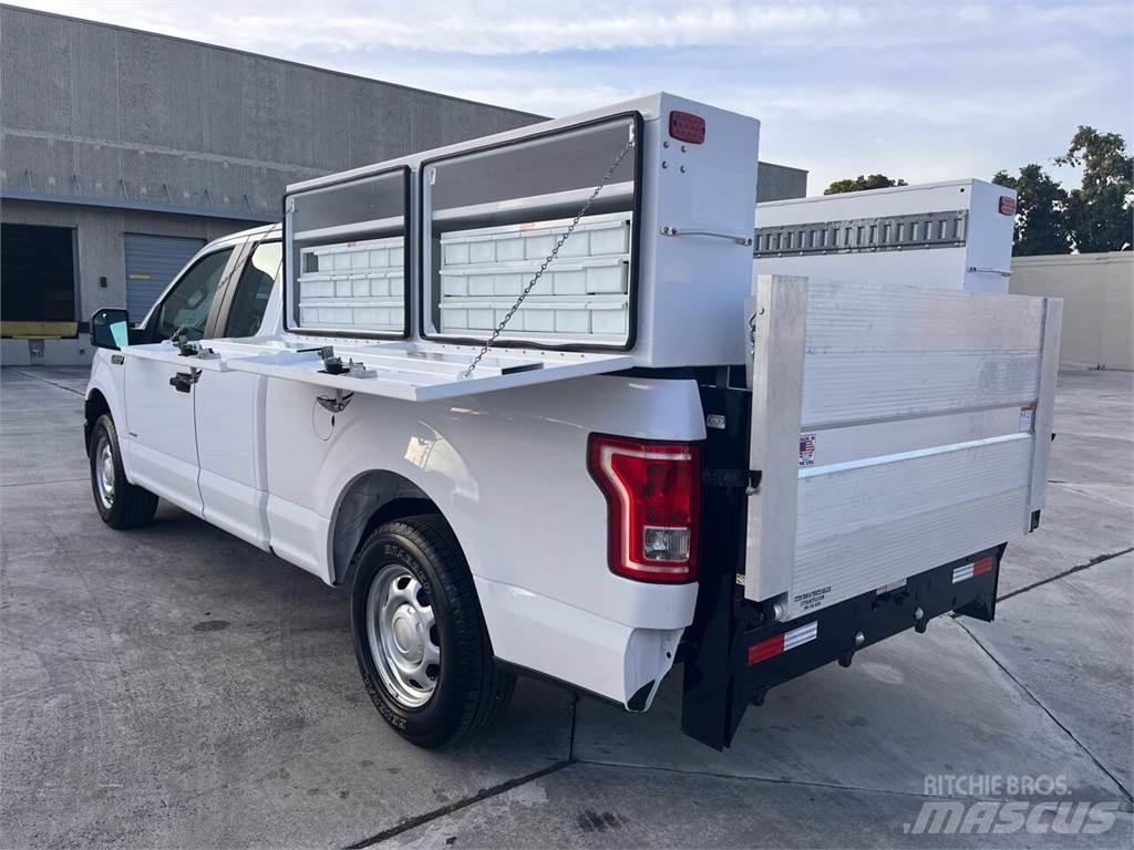 Ford F-150 Пікапи / Бічне розвантаження